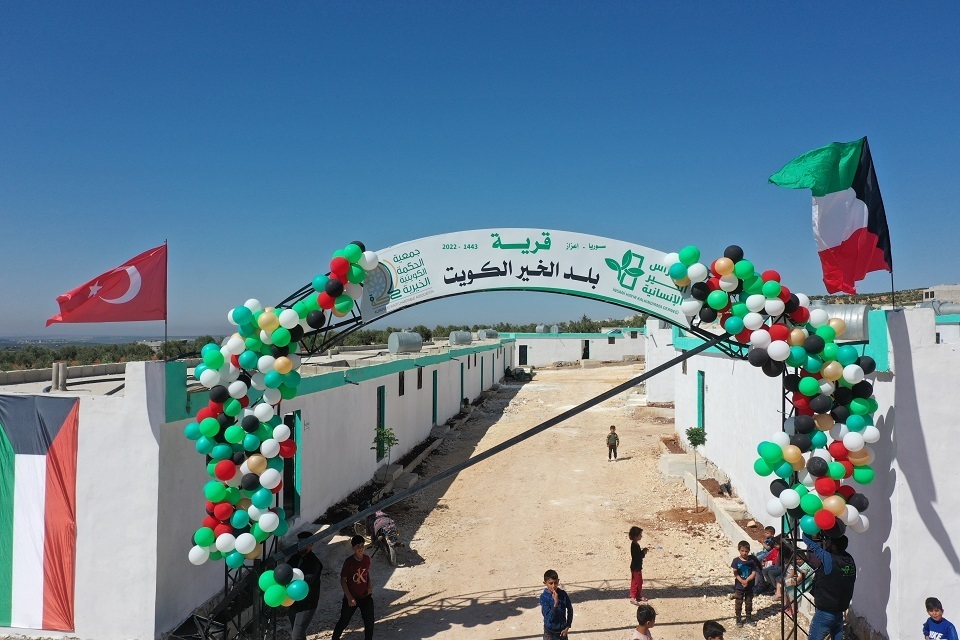 لضمان حياة كريمة للنازحين “غراس الخير” تنشأ قرية سكنية في شمال سوريا