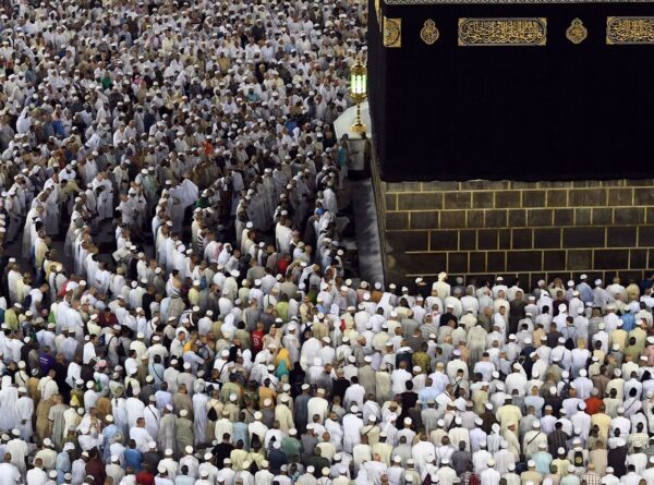 هل يقارن العشر من ذي الحجة بالجهاد في سبيل الله؟