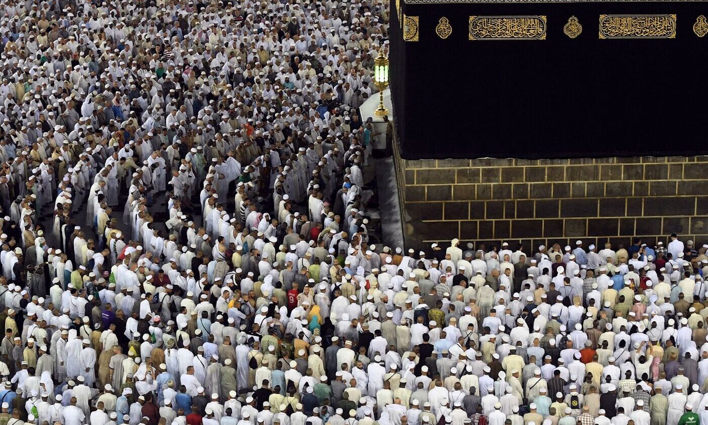 هل يقارن العشر من ذي الحجة بالجهاد في سبيل الله؟