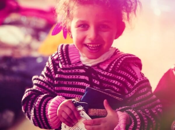 Distributing a cash gift to 20 orphans in Arsal camps 2020