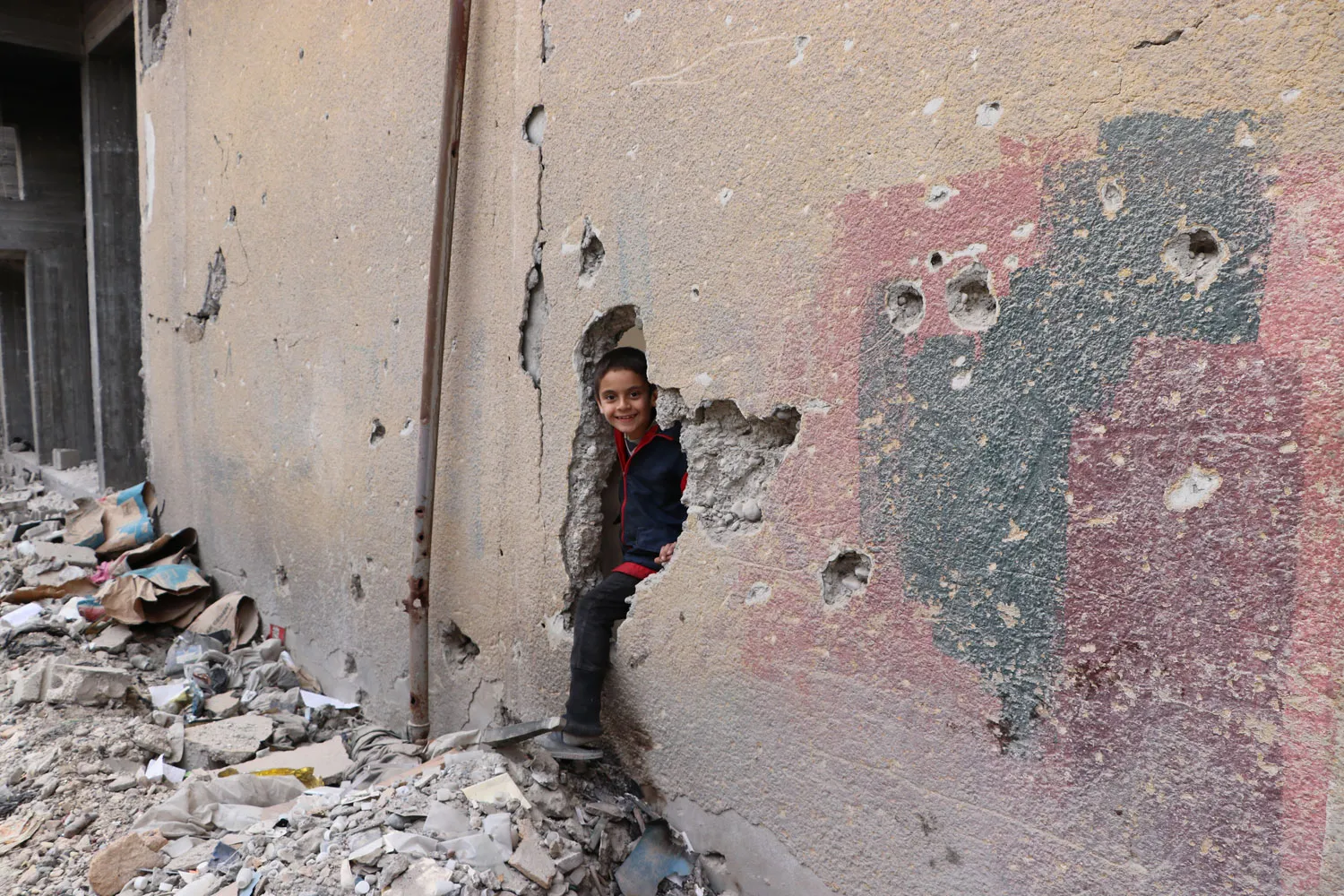 مخلفات الحرب تهدد حياة أطفال سوريا 3 مخلفات الحرب تهدّد حياة أطفال سوريا2