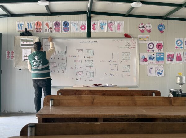 غراس الخير تواصل دعم التعليم عبر مشاريع ترميم المدارس في ريف حلب وتأهيل 60 غرفة صفية