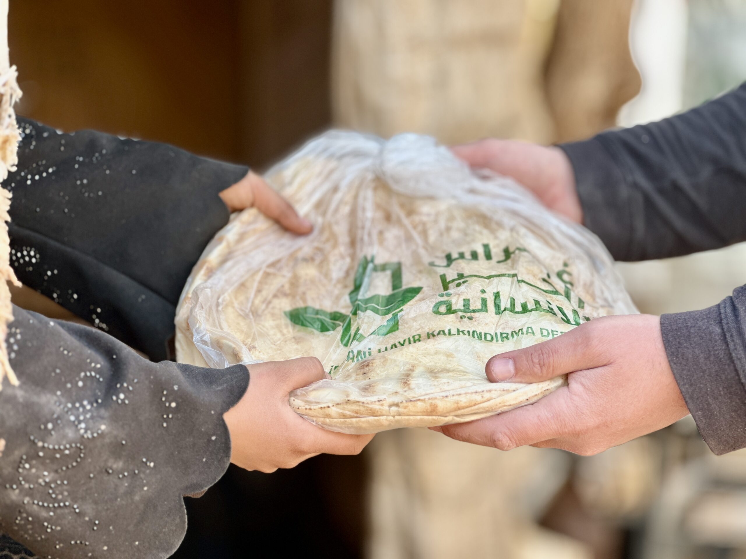 توزيع الخبز