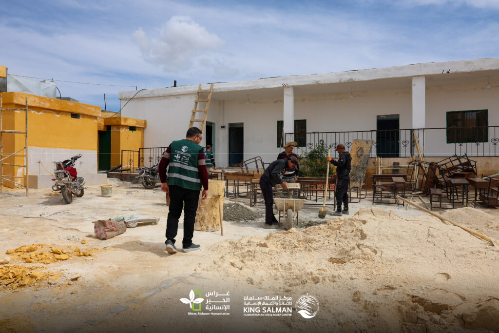 أعمال بناء بإصلاح مدرسة ترميم المدارس كمدخل للتنمية المحلية: تجربة غراس الخير في القطاع التعليمي