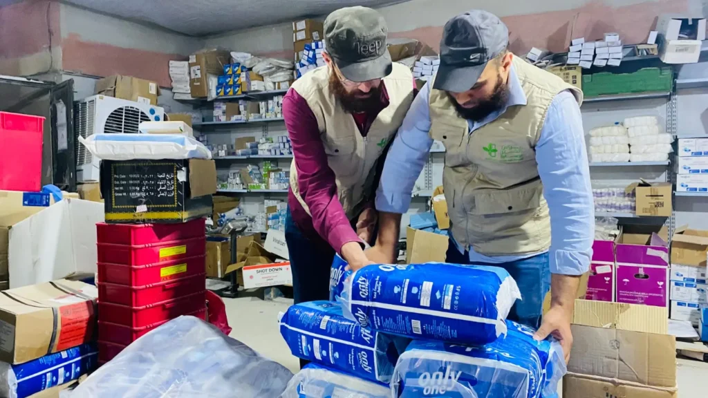 توزيع مواد صحية 1 اثنا عشر عاماً من العطاء… غراس الخير تواصل مسيرتها الإنسانية
