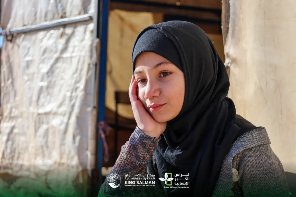 من خيمةٍ مهترئة إلى غرفة صفية: تعليم يعيد الأمل لـ 2700 طالب/ة 4 أطفال يتعلمون في غرف مؤقتة 6