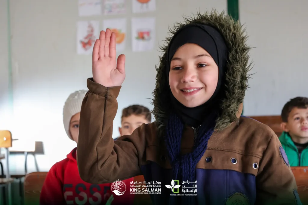 من خيمةٍ مهترئة إلى غرفة صفية: تعليم يعيد الأمل لـ 2700 طالب/ة 10 أطفال يتعلمون في غرف مؤقتة 8