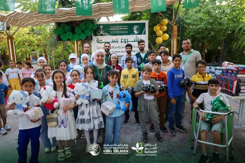 عامٌ حملته البسمة… 900 طفل في رحلة من الرعاية والاهتمام 9 صورة جماعية مشروع رعاية الايتام عامٌ حملته البسمة… 900 طفل في رحلة من الرعاية والاهتمام