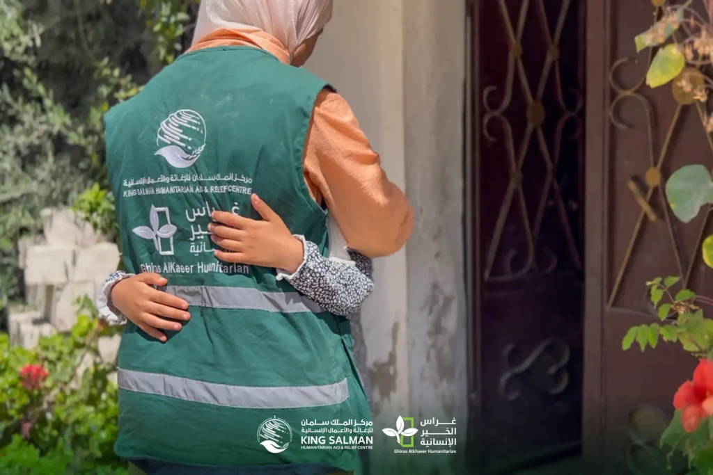 عامٌ حملته البسمة… 900 طفل في رحلة من الرعاية والاهتمام 8 متطوع يحضن طفل عامٌ حملته البسمة… 900 طفل في رحلة من الرعاية والاهتمام